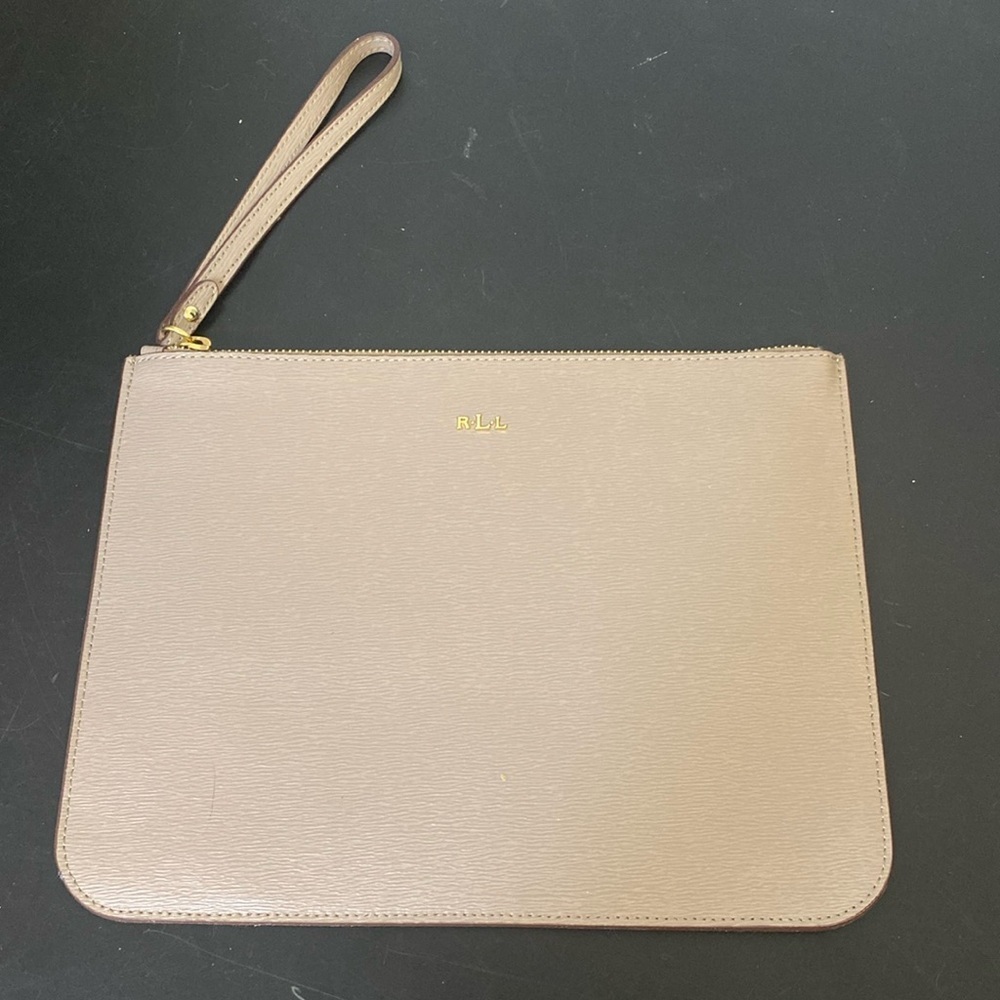 Lauren Ralph Lauren
Leather clutch bag
Never worn
Beige Leather